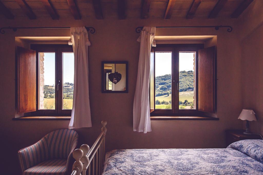 Agriturismo Casal San Sergio Фоссомброне Экстерьер фото